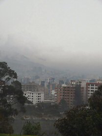 Ecuador - Quito im Nebel
