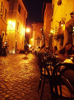 Der Stadtteil Trastevere von Rom bei Nacht